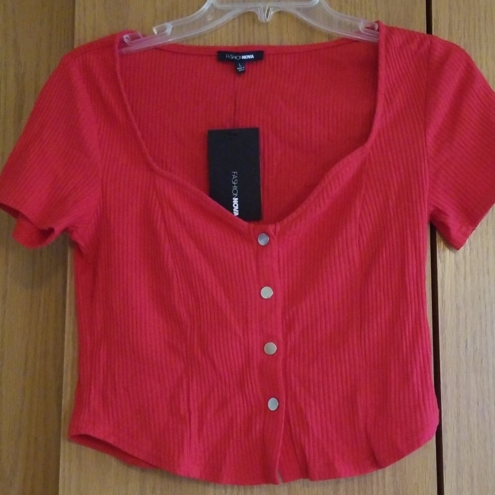 Fashion Nova red short sleeve crop top!